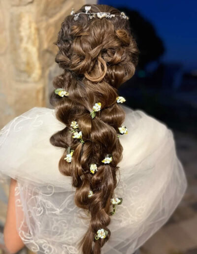 Maquillaje y peinado romántico de novia