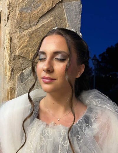 Maquillaje y peinado romántico de novia