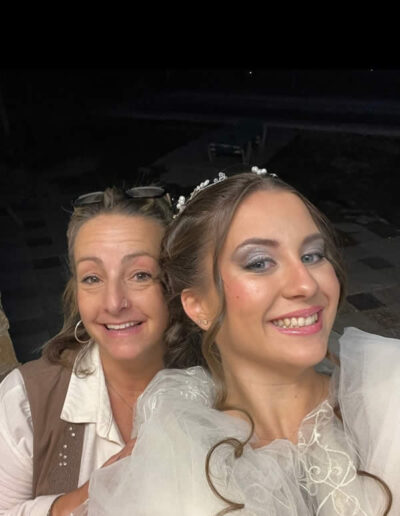 Maquillaje y peinado romántico de novia